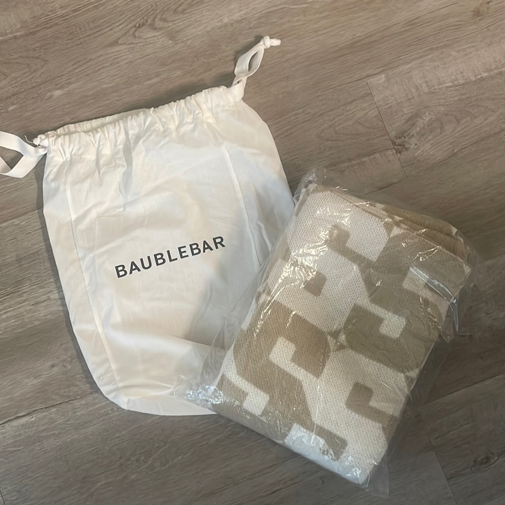 NWT BaubleBar On Repeat “S” Throw Blanket